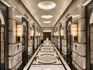 264-00304-40 Londoner L3 South Connection Corridor